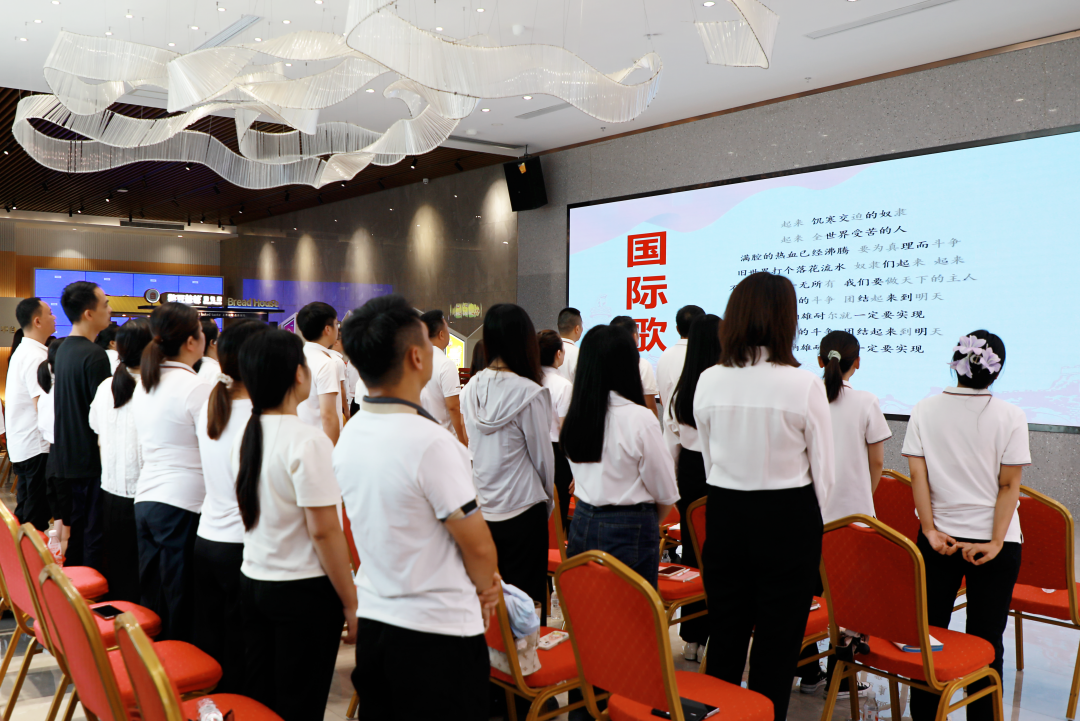 以高質(zhì)量黨建引擎驅(qū)動高質(zhì)量發(fā)展新征程——中共鹽津黨委隆重召開年度總結(jié)暨表彰大會